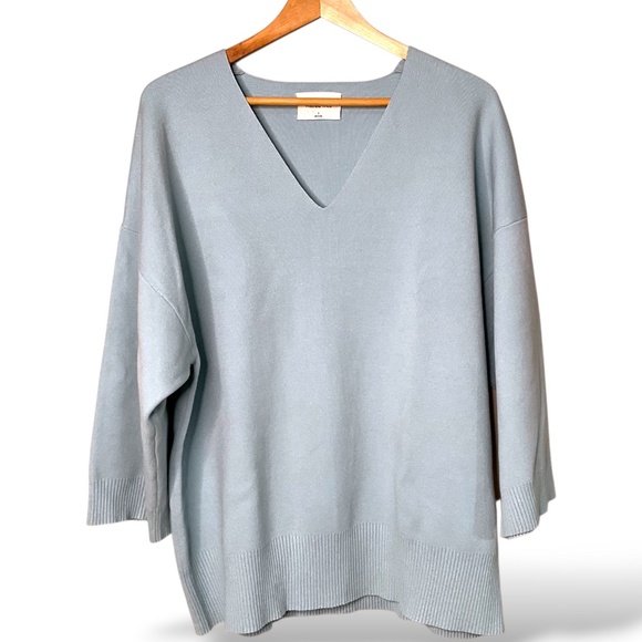 ARITZIA Wilfred Free LENZING™ ECOVERO TM Wide Sleeve Oversize V- Neck Sweater M - Picture 3 of 9